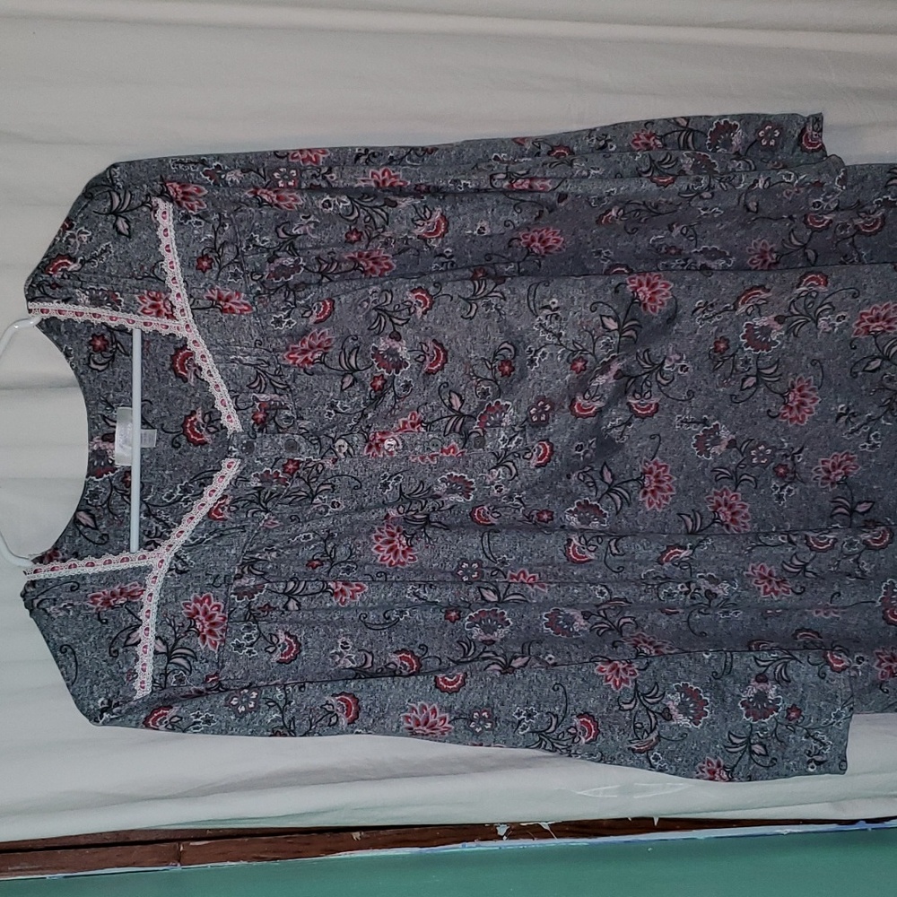 Secret Treasures Nightgown - Picture 3 of 10